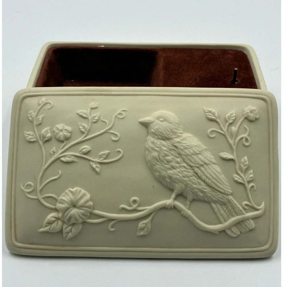Hour of Power Sparrows Club 2003 Musical Jewelry Box Ode to Joy Sankyo Bird